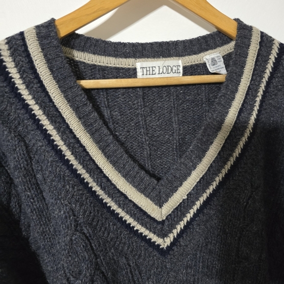 Lodge 100% Wool V-Neck Sweater - Picture 5 of 7